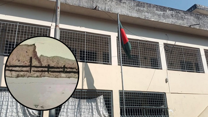 আমতলীর বিদ্যালয়ে মৃত্যুঝুঁকিতে পাঁচ শতাধিক শিক্ষার্থী